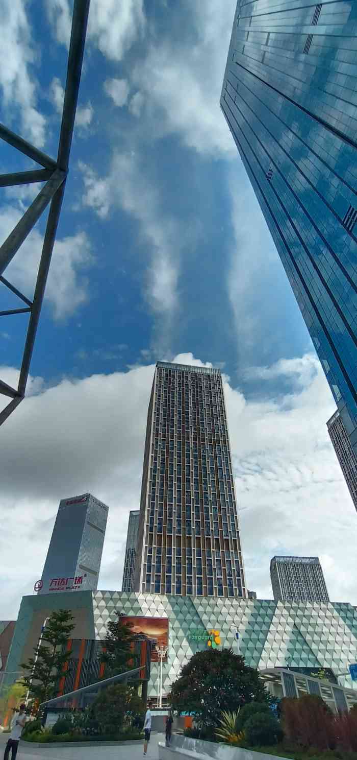 万达广场(番禺店)-"番禺万达广场位于地铁南村万博站出地铁后大.