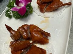 妙龄脆皮乳鸽-聚福宝合苑食府(南头镇店)