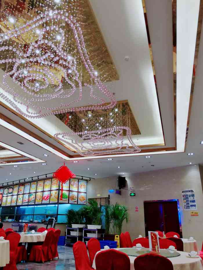 柏纳酒店(高州店)-"[薄荷]环境:装修的还不错,但是墙上明.