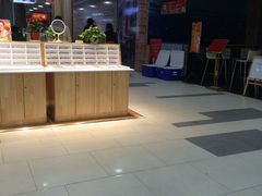 -MiRi眼镜连锁·蔡司·尼康控优点合作店(莘庄店)