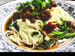 -渝之汇牛肉豌杂面