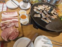 -江南猪肉商会无限续吃(弘大店)