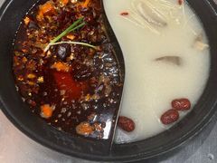 -鹿鸣山草本茶香火锅(园西路店)