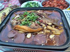 -顶峰夜宴·龙虾烧烤大排档(九江学院店)