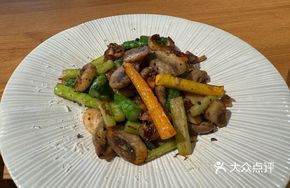 Pan-fried Asparagus with Button Mushrooms