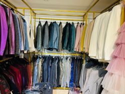 -月月婚纱礼服仓储店(王府井店)