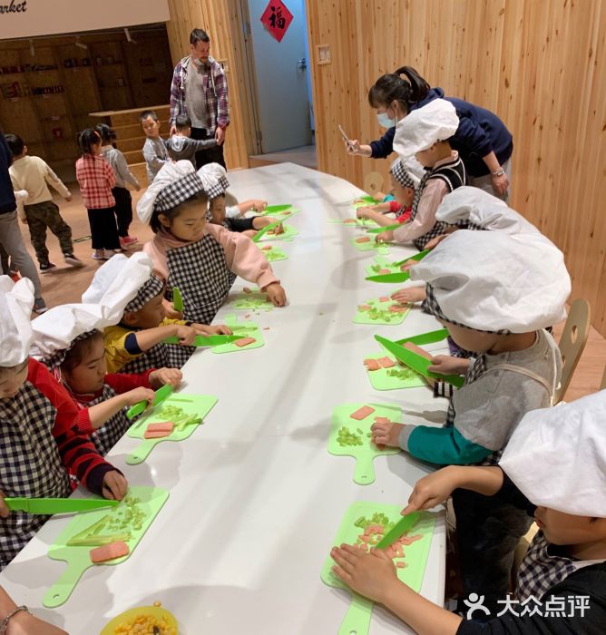 颐泽国际幼儿园图片