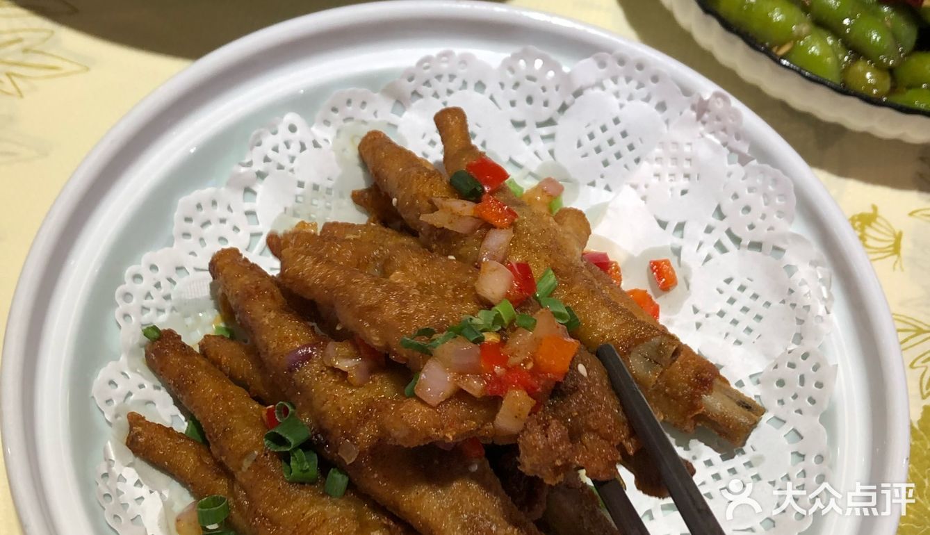 黄鹤楼旁‼️很有点东西，逛完了直接到这家吃饭！