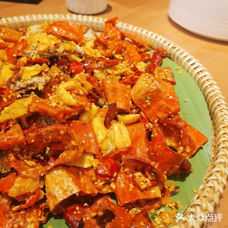 大众点评上很火的云南菜，装修风格很好看 氛围感十足