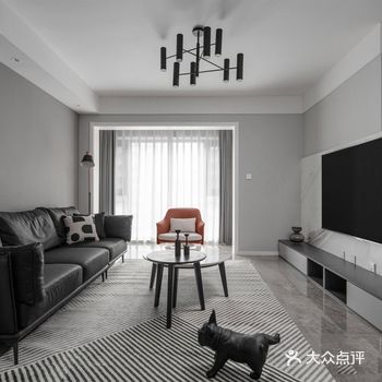 我们选择了低饱和度的色调打造出干净、简洁的空间氛围