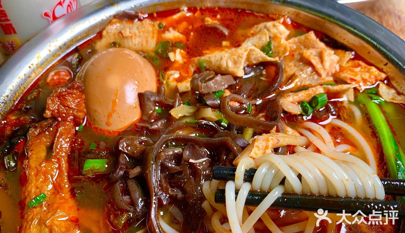【本地人超爱[爱心]】料足！流油的溏心蛋螺蛳粉