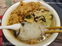 -丽丽三鲜螺蛳粉(田林路店)
