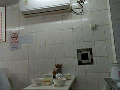 -黄阿姨锅贴大王(万航渡路店)