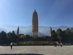 -三塔倒影公园