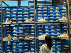 -百年港湾奥特莱斯(香炉礁店)