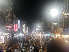 -六合夜市
