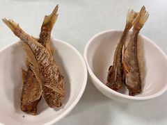 酥炸小黄鱼-明呈黄鱼面馆(斜土路店)