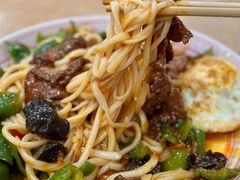 -歹歹的加个面过油肉拌面