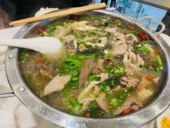 全牛滋补锅-犇逸·乐山跷脚牛肉·四川现炒(览海店)
