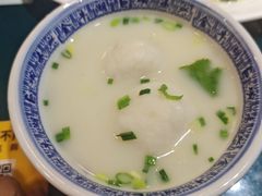 大碗鱼头汤-南京金牛湖巨碗鱼头