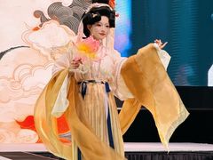 -贺加贝化妆美甲培训学校