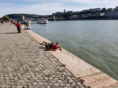 -多瑙河畔鞋履雕塑