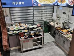 自助取餐区-何记面馆(龙泉山店)