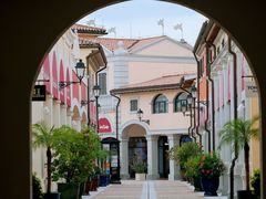 -佛罗伦萨小镇广佛名品奥特莱斯(疏港路店)