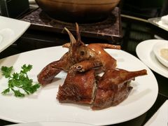 脆皮香烧乳鸽-北京四季酒店·采逸轩