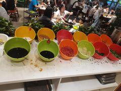 -钢管厂五区小郡肝串串香(蜀都万达店)