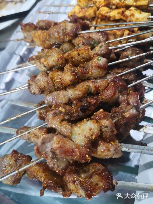 小山羊串店(啤酒厂店)-炭烤羊肉小串-菜-炭烤羊肉小串图片-泰安美食