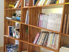书架-长颈鹿咖啡(大学路店)