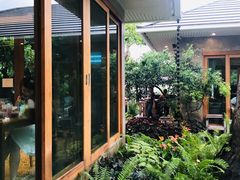 -Chom Cafe and Restaurant