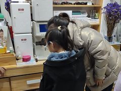 -豪门视光·星趣控·蔡司依视路眼镜代理商(中央大街店)