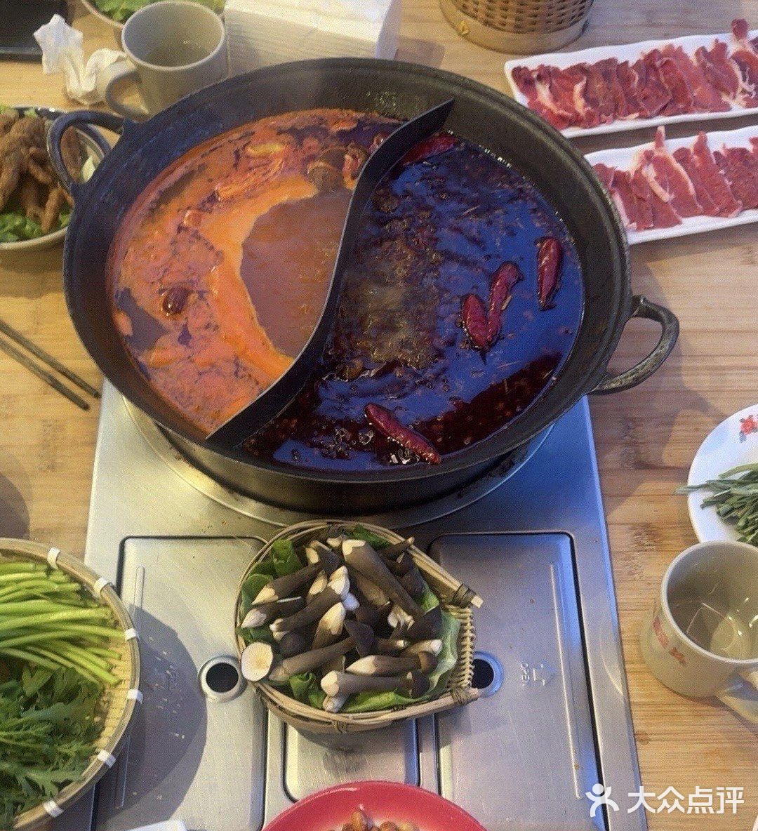 今天火锅吃撑了，超满足