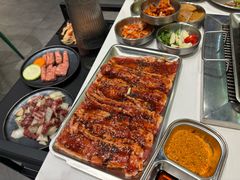 -山野的朋友露营炭火烤肉