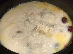 -洪氏嗨捞·广东猪肚鸡·椰子鸡火锅(西咸万象城店)