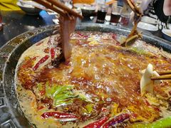 -茅草房·河畔园林火锅