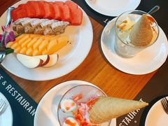 -Chom Cafe and Restaurant