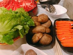 -鲜入围煮花胶鸡海鲜火锅