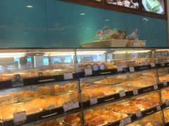 面包甜点陈列柜-蜂蝶来饼店(拱北总店)