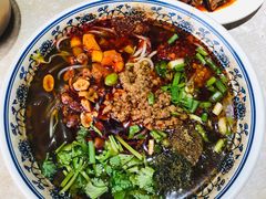 -爆炸头阿姨小四川正宗川味小吃(无任何分店)