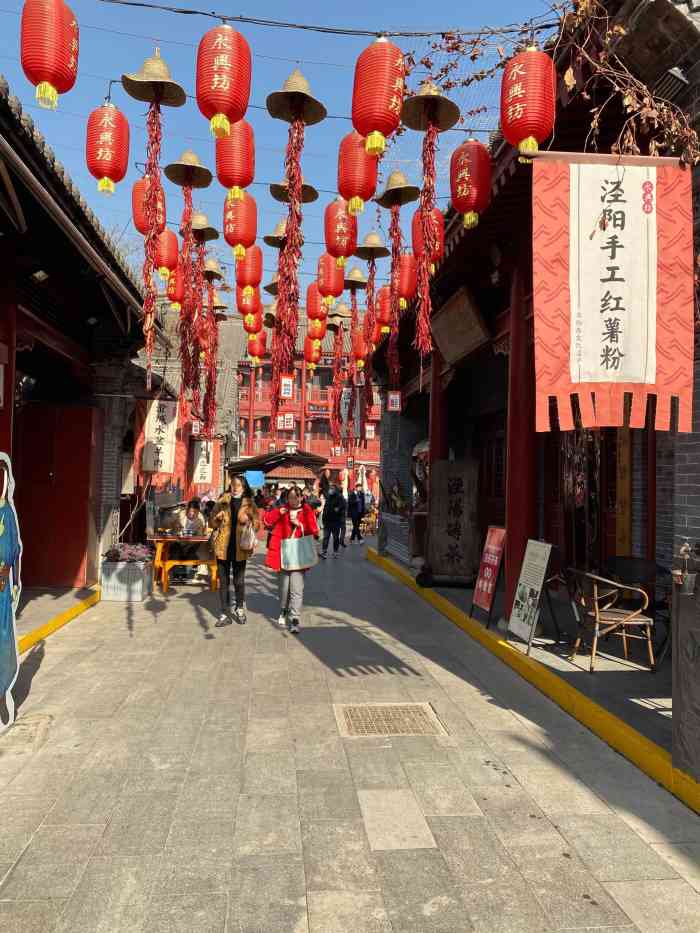 觉得比回民街看着要干净些可能是因为新开的吧好吃的