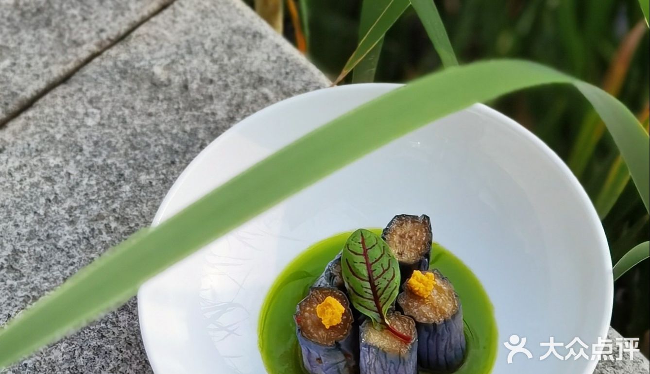 麓湖麓轩97湖畔黄昏下的浪漫黑珍珠餐厅