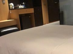 -上海虹桥西郊假日酒店