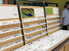 -LOOK眼镜·蔡司依视路配镜(宝山万达店)