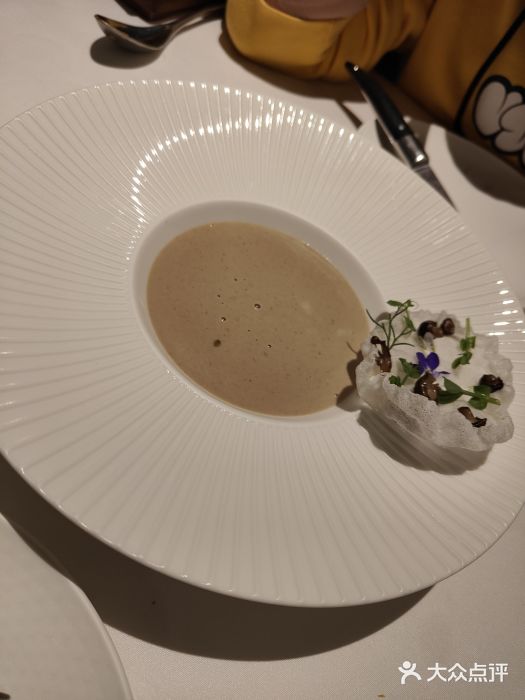 L'Arome芳芳法国餐厅(仙林金鹰店)法式黑松露奶油蘑菇汤图片