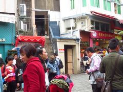 总是人山人海的门口-黄胜记鼓浪屿肉松店(龙头路店)