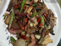 -土砂锅生态山庄·非遗砂锅雅鱼