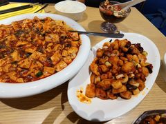 -渝信川菜 · 川味家常菜(财富购物中心店)